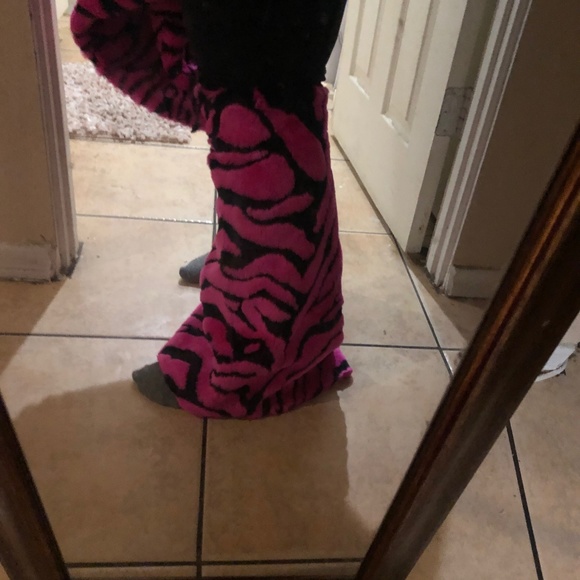 Fluffies and Fluffy Leg Warmers - Picture 3 of 4